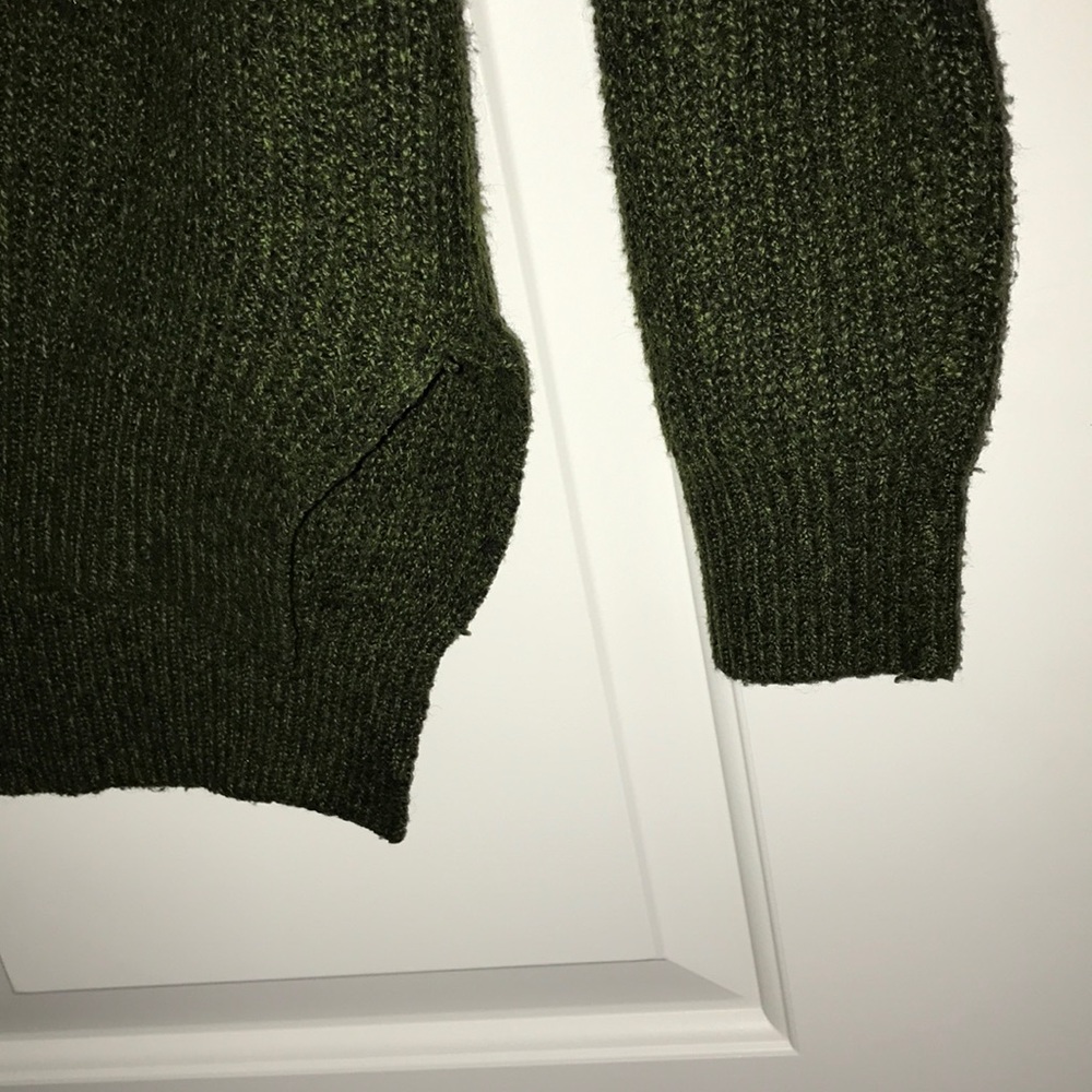 Green Turtle Neck - Picture 3 of 3